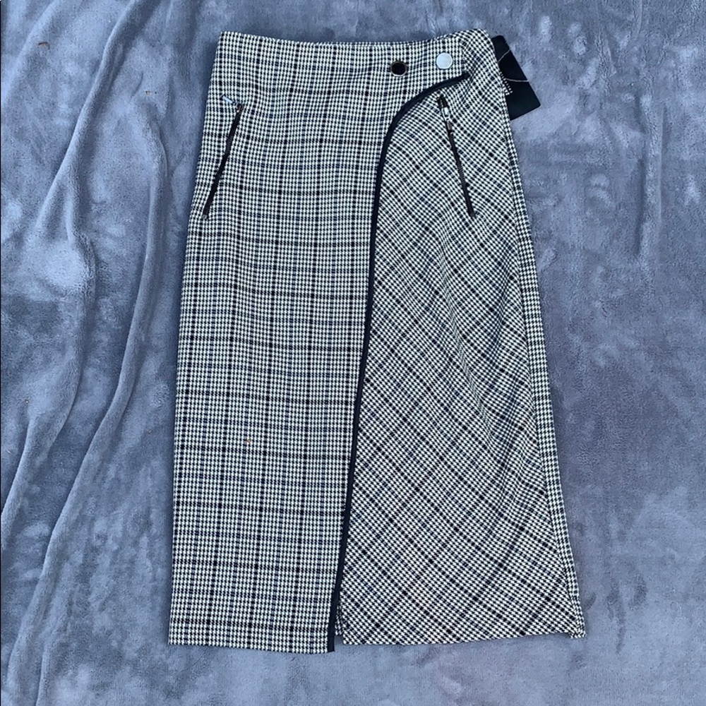 Knee length skirt pencil